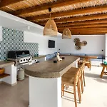 Johannes Luxury Kolymbia